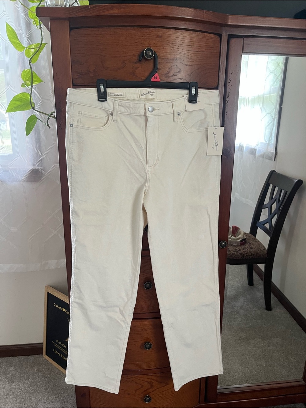 Universal Thread Cream Straight-Leg Pants